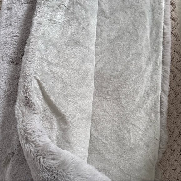 West Elm Faux Fur Chinchilla Throw 47X60 Frost Grey - Picture 4 of 6